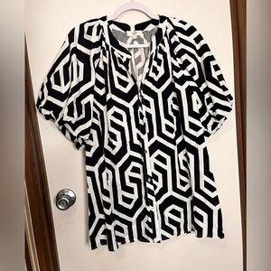 entro Black & White Geometric Button-Up Blouse